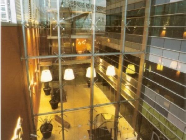 Point-supported glass façade - office building of Bouygues Imobiliária in Lisbon